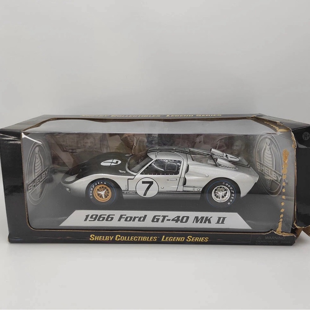 Shelby Collectibles 1966 Ford GT-40 MK II  1:18 Scale Model